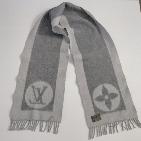 Louis Vuitton Cardiff Scarf - Picture 2 of 7